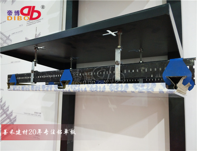 加油站防风铝条扣 办公楼铝天花铝扣板 广告牌U85条扣