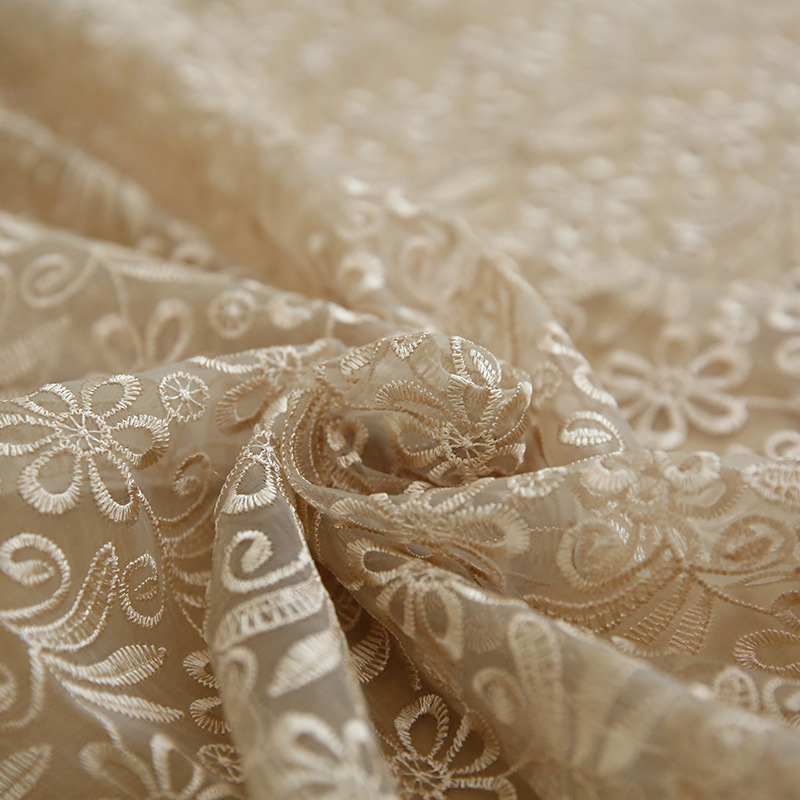 Capa de braço para sofá e toalha de mesa em renda bordada_voghion.com