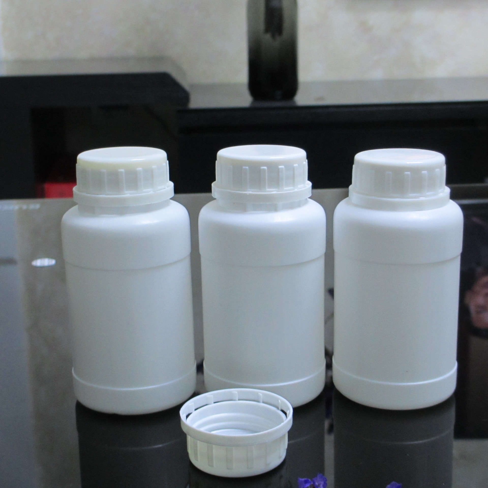 廠家直銷250ml塑料瓶HDPE白色避光液體試劑農藥瓶加厚密封款