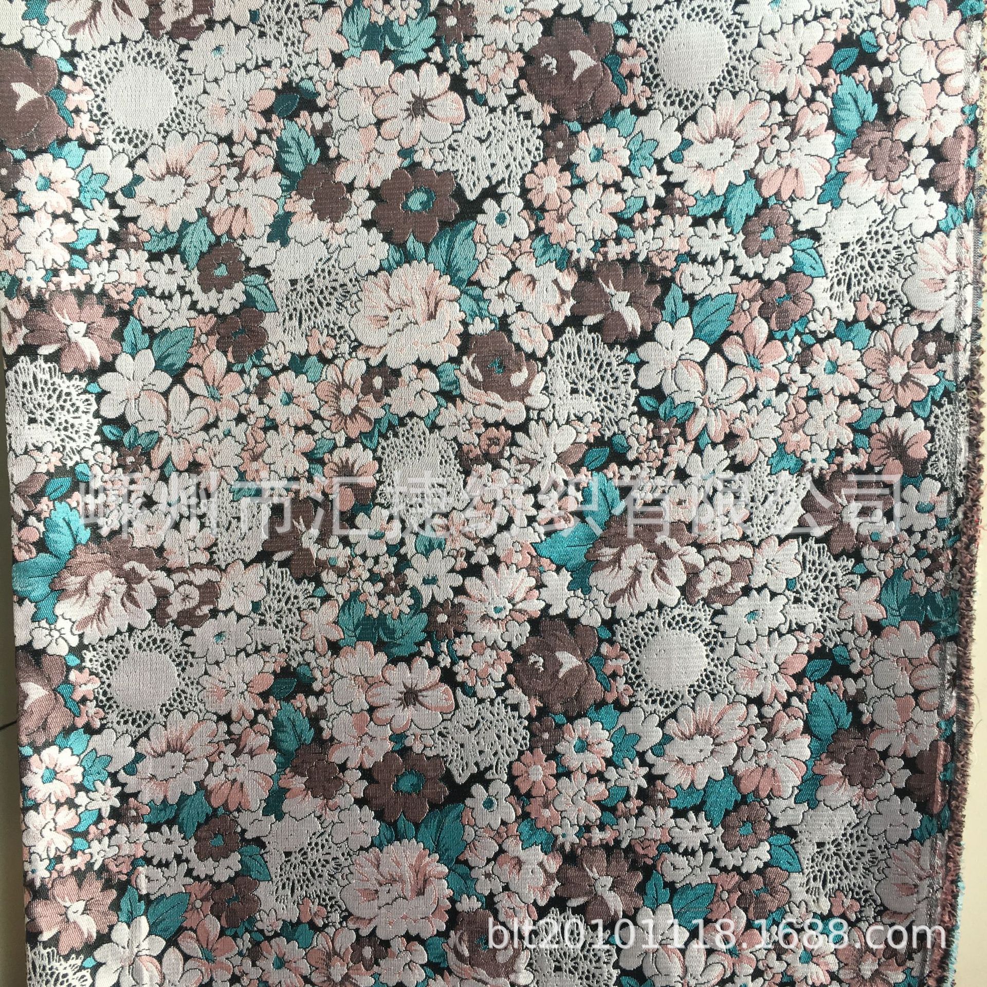 工厂直供色织大提花小碎花时装面料提花男女装外套面料鞋面料