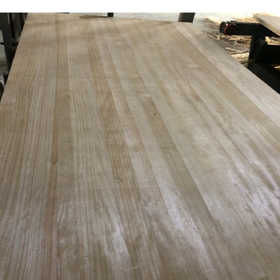 廠家專業生産供應輻射松直拼木皮新西蘭松直拼木皮貼面多層板