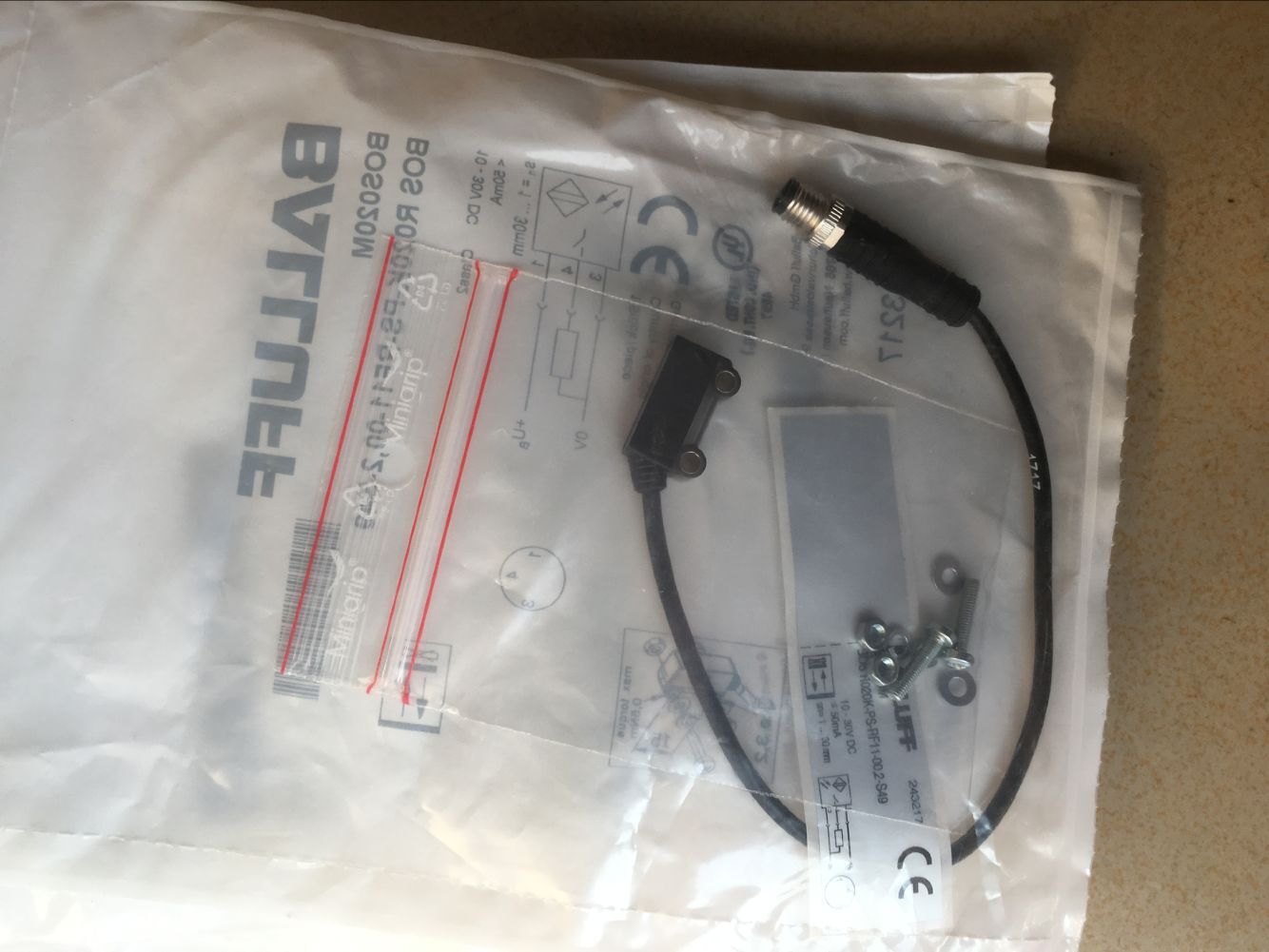 巴鲁夫 光电开关 BOS R020K-PS-RF11-00.2-S49 全新原装现货