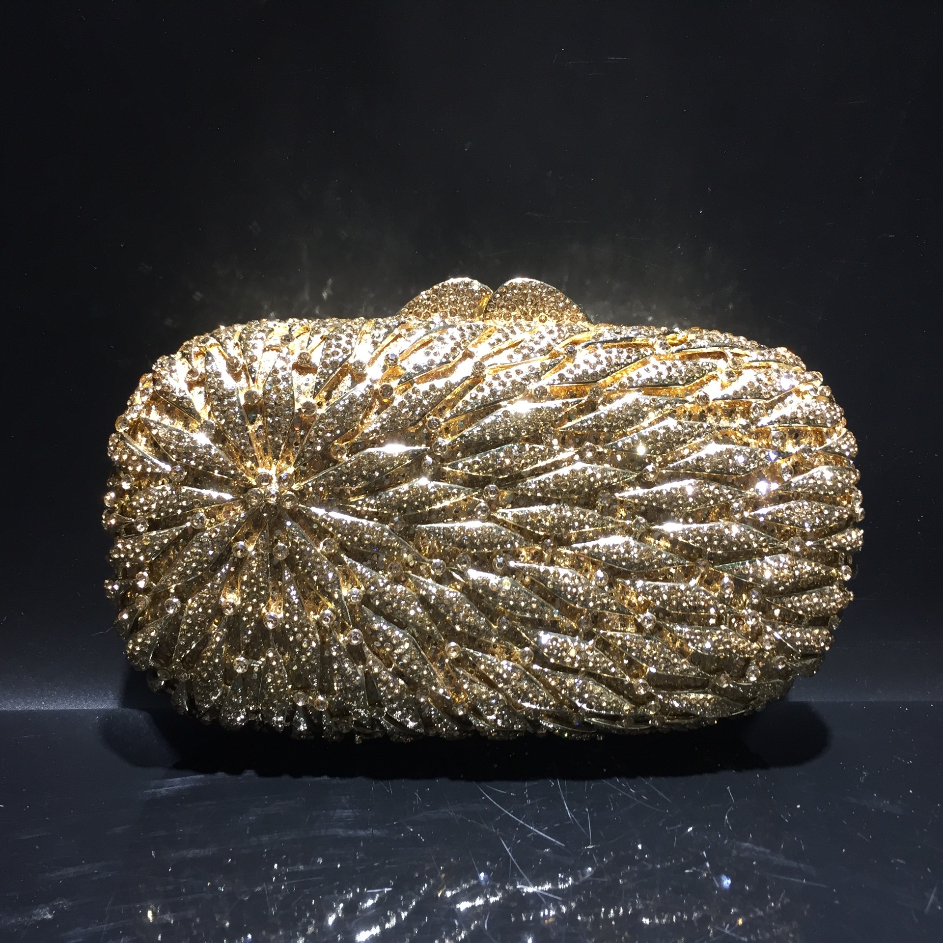 * fábrica directa bolsas de mano de diamante metal agujerado bolsas de cena de cristal bolsas de diamantes manuales