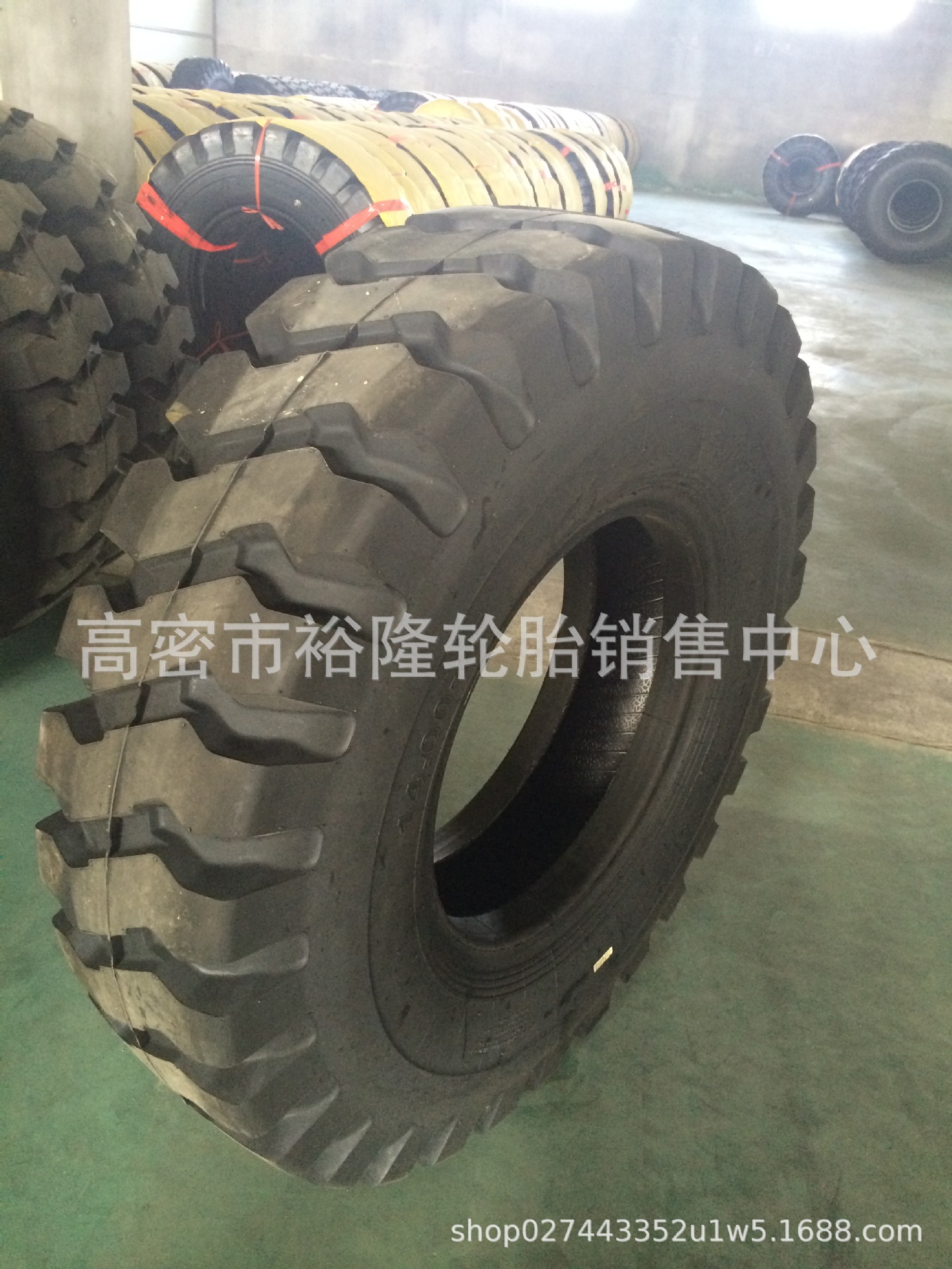 自卸车轮胎14.00-25 1300-25 36层 矿山宽体车轮胎