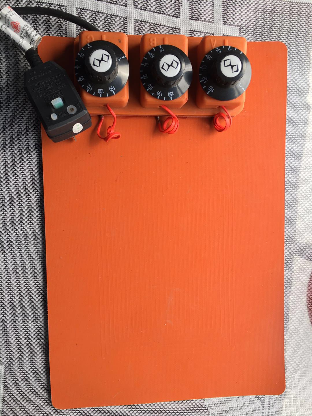 厂家定 制各非标加热片/陶瓷、铝壳、硅橡胶、环氧板、PI膜加热器