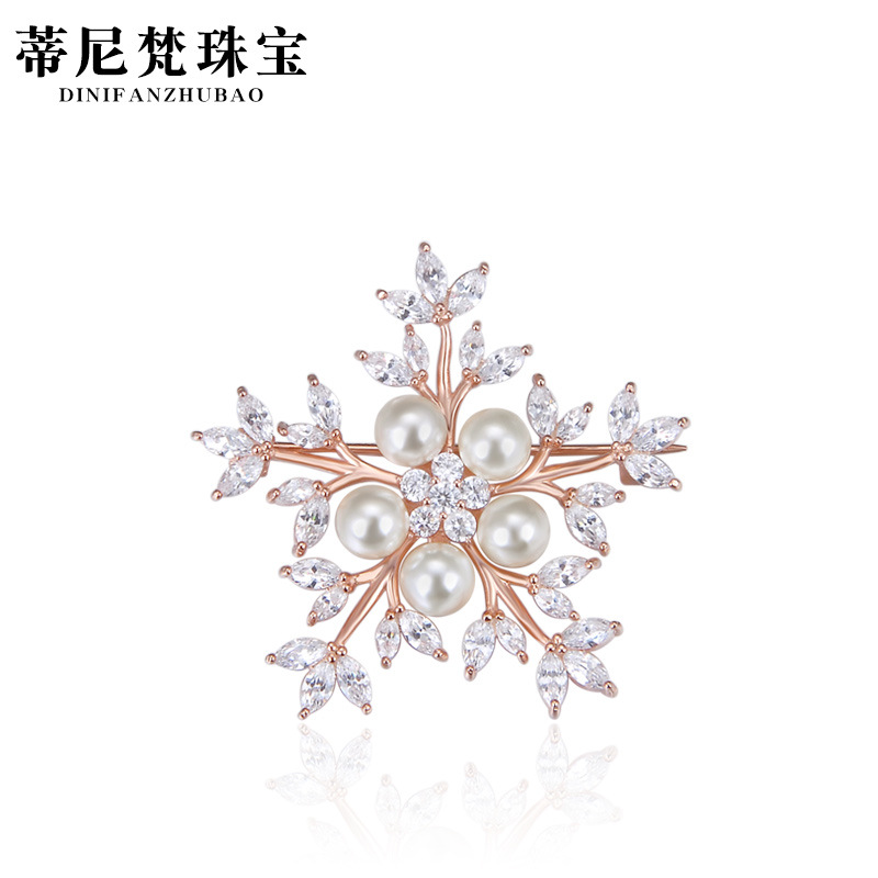 S925 plata esterlina copo de nieve perla broche mujer de gama alta elegante traje chaqueta suéter pin ramillete decorativo accesorios