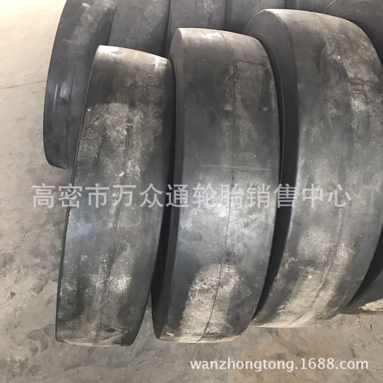 厂家直销胶轮压路机轮胎 10.5/80-16 光板工程机械轮胎配内胎