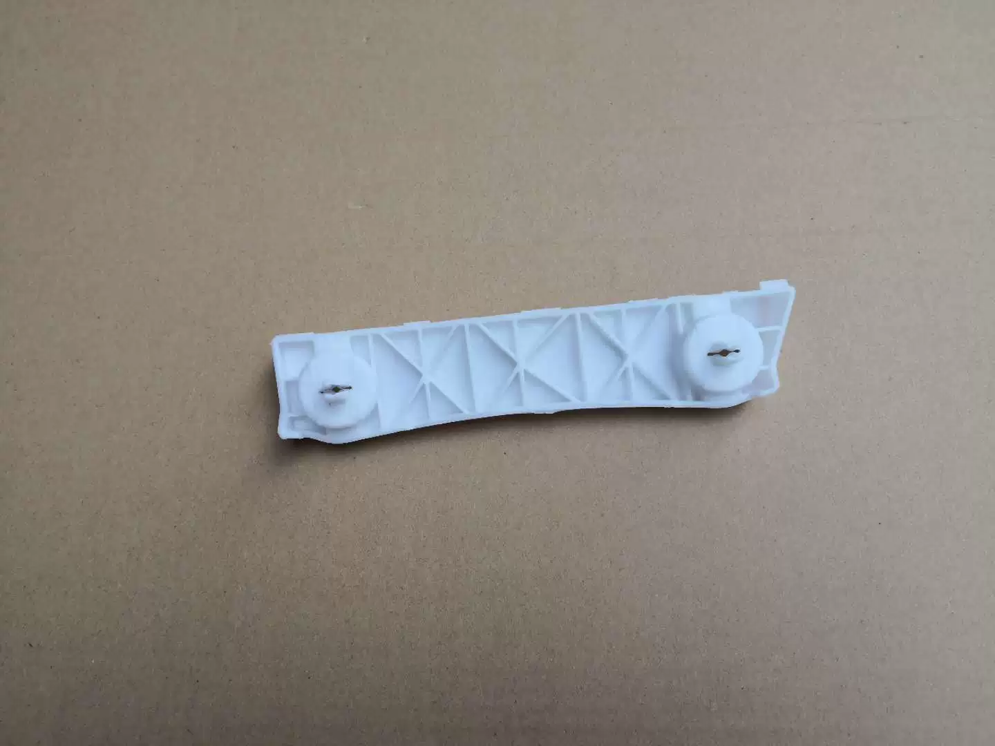 Применимо к Xuanyi 06-11 кронштейнам переднего бампера