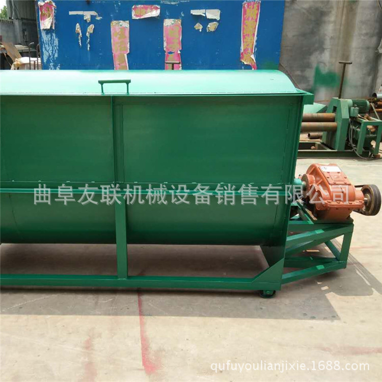加厚材质饲料混合机 1吨自吸式饲料粉碎价格 饲料拌合机4 