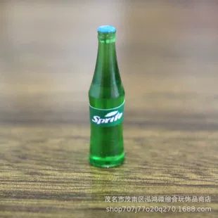 Миниатюрные бутылочки газировки для кукольного домика 1:12