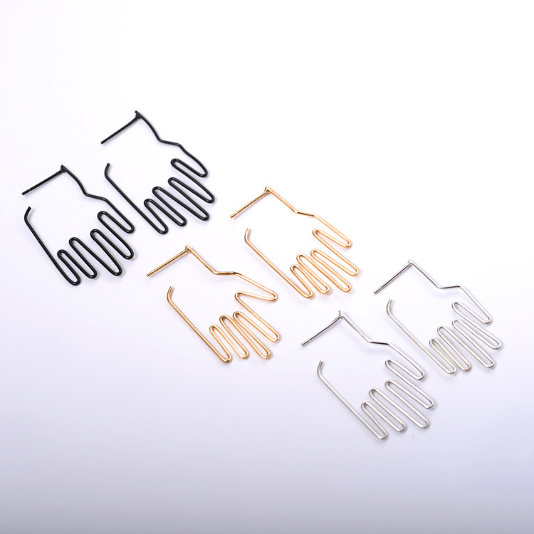 Exclusif Pour Croix-frontière Personnalité Simple Creux Ouvert-fin Palm Palm Boucles D'oreilles Couleur Rétention Galvanoplastie Or Argent Noir Trois Couleurs display picture 5