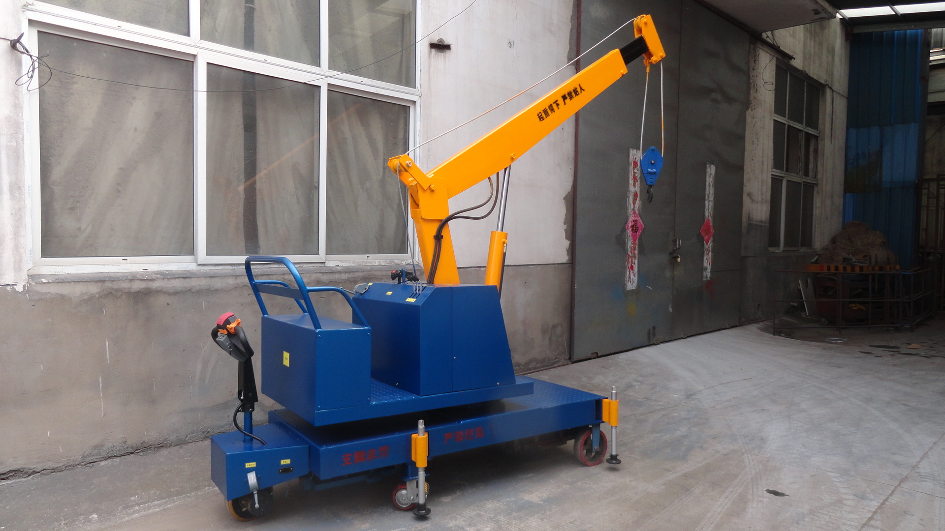 厂家供应电动自行走吊车 全自动液压旋转吊车 液压吊车FDC-IT