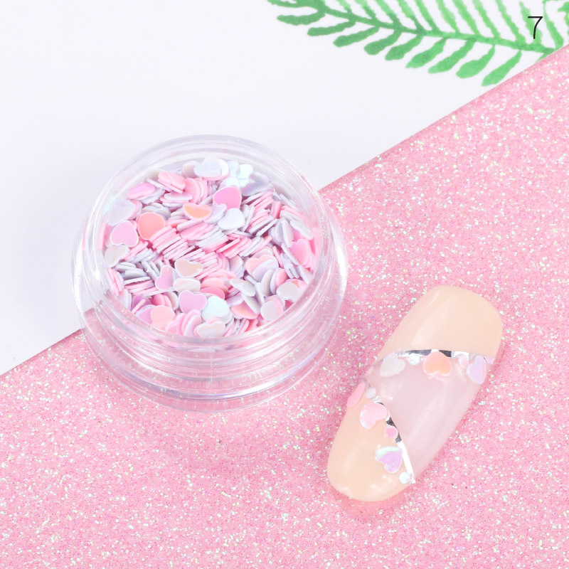 Joyas de manicuras japonesas, chicas de color rosa, chicas de color rosa brillante, maquillaje de ojos rojo, combinación de estrellas y perlas