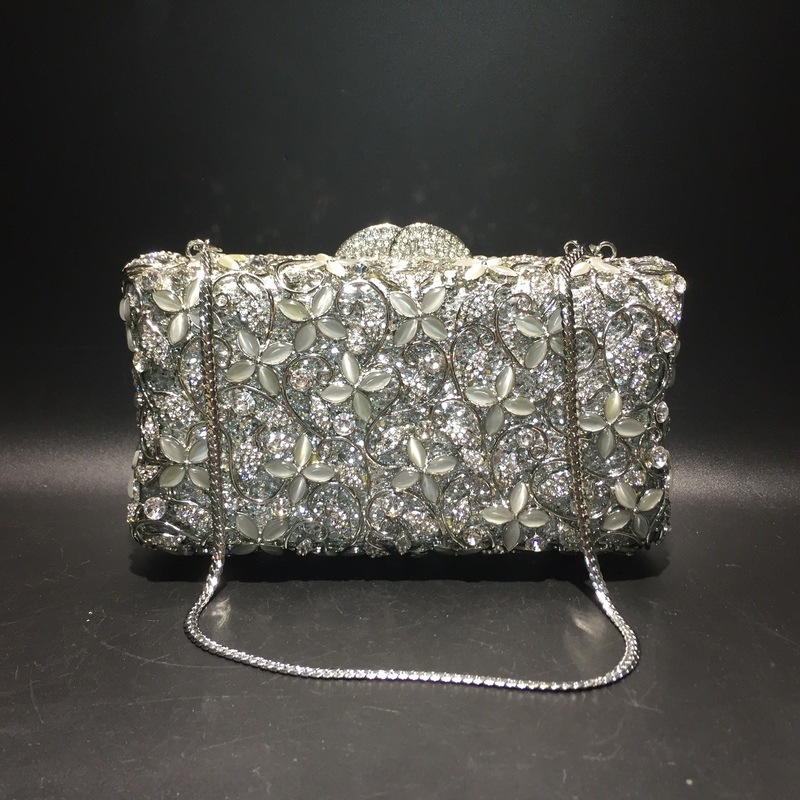 * BL109 taladro de ojo de gato cuatro hojas flor de diamantes bolsas de cristal de metal hueco bolsas de cena de diamantes hechas a mano bolsas doradas