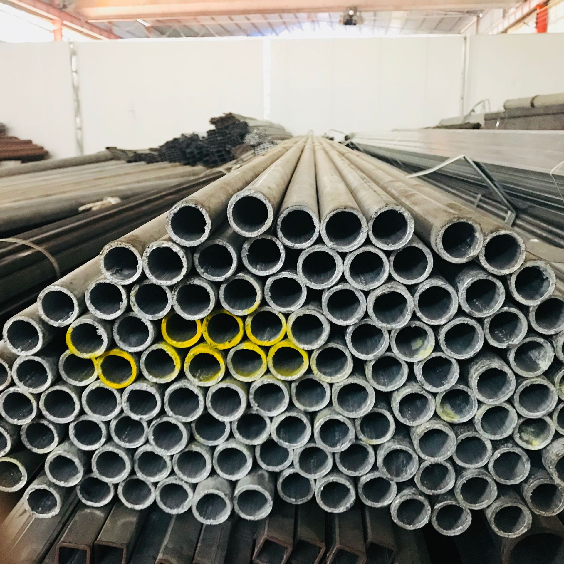 厂家直销批发圆钢、质量保证、价格合理、供货及时