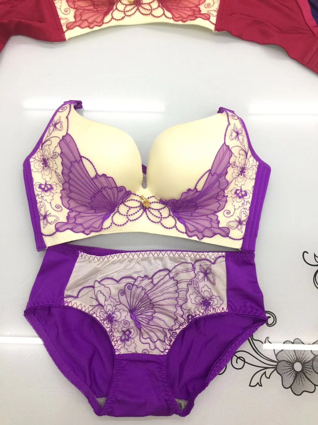 小胸显大胸聚拢无钢圈新品蝴蝶套装内衣新品最低优惠价福利