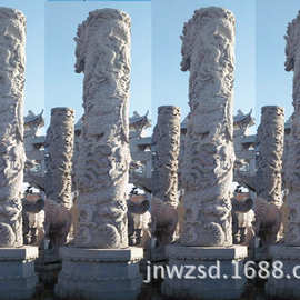 云南景区天然石头龙柱图片大全 四川广场砂岩石材龙柱雕刻厂家