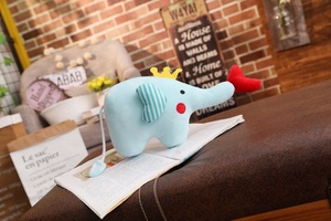 马卡龙色皇冠小象毛绒玩具靠垫ins爱心大象公仔抱枕柔软沙发靠垫