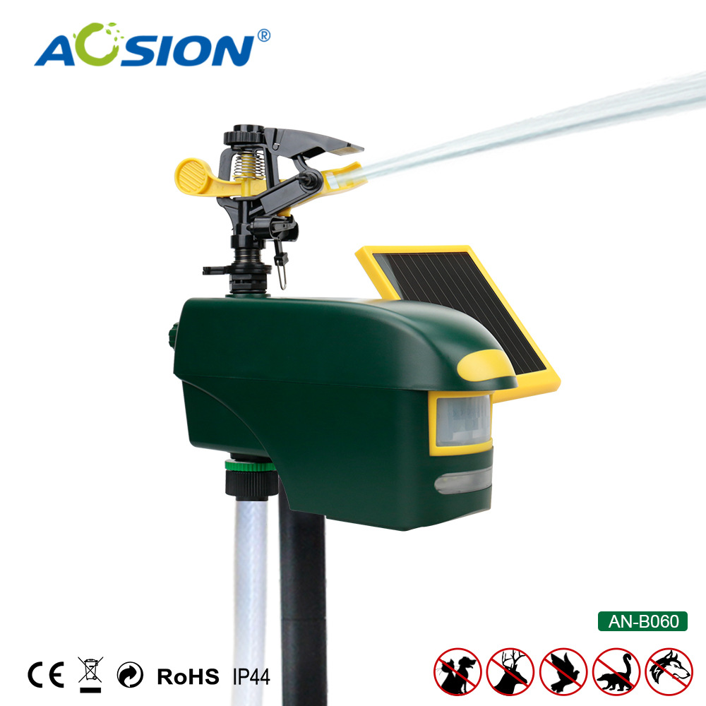 奥讯户外太阳能多功能喷水加闪光驱赶器（带超大尺寸太阳能板）