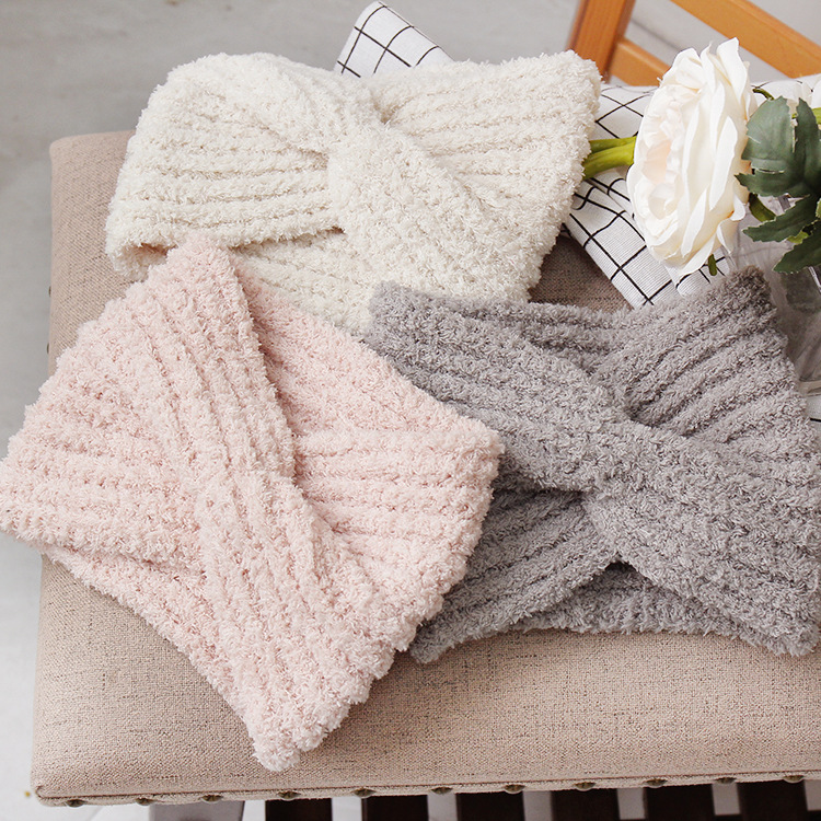 Korean version of the autumn and winter month knitted with towel wide-side ear ear strip drawn drawings makeup lotion