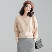 Mùa xuân 2019 áo len mới của phụ nữ áo len ngắn v cổ bên ngoài chiếc áo len nhỏ lỏng dài tay áo choàng khăn choàng thủy triều Áo len nữ