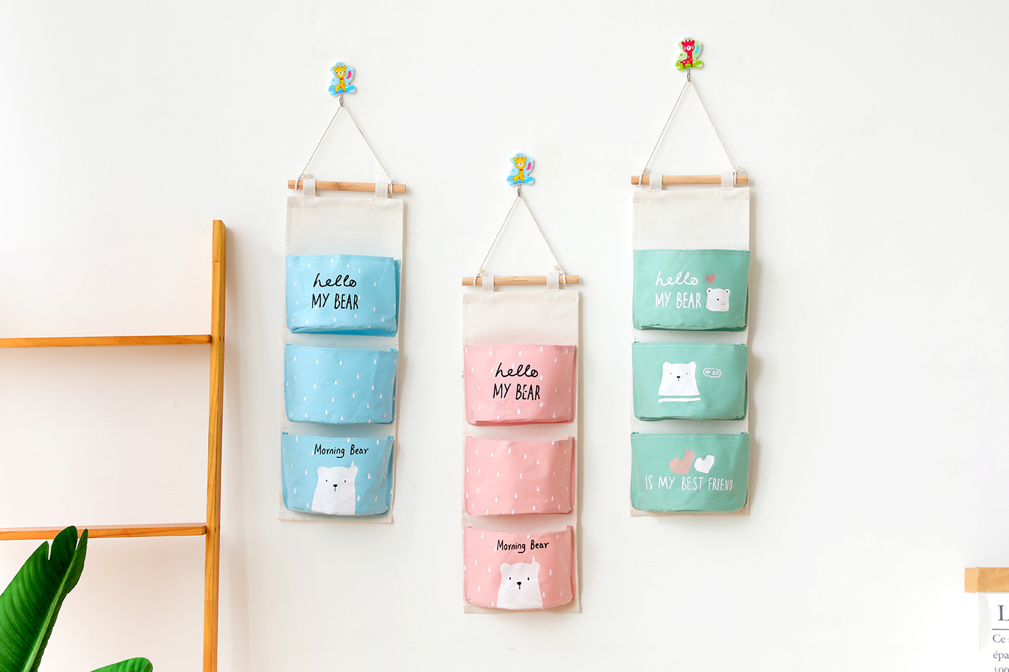 Simple Bear Printing Semicircle Three Pocket Hanging Storage Bag Wholesale Nihaojewelry display picture 1