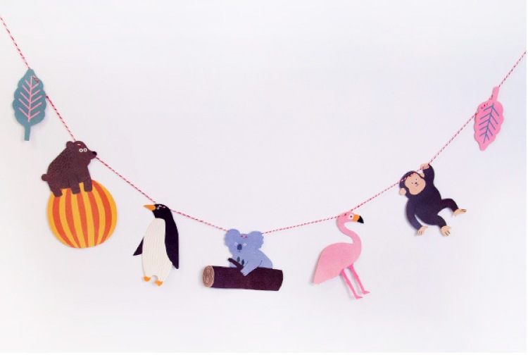 Wholesale Birthday Party Supplies Cardboard Flower Flag Holiday Dress Cartoon Tropical Rainforest Animal Flag