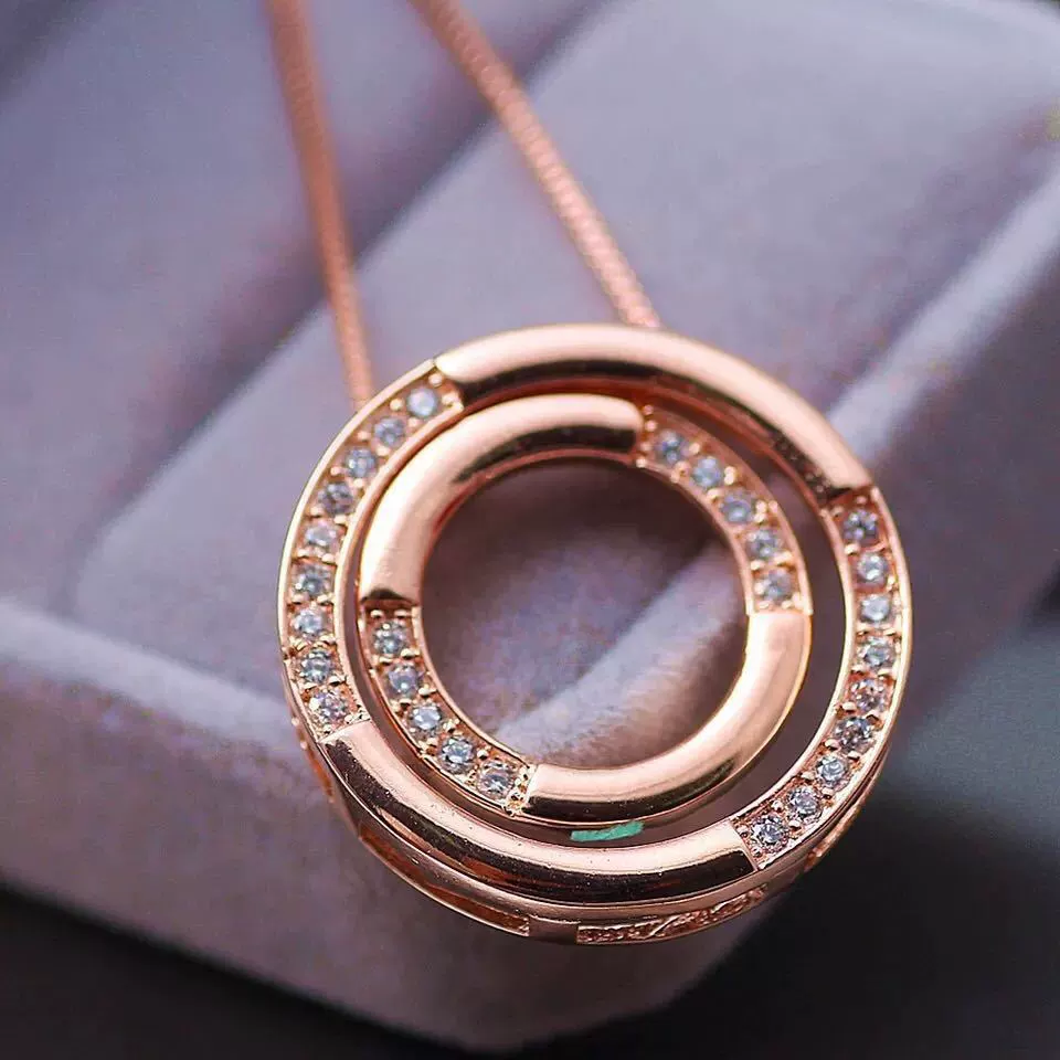 Производитель европейских и американских полые в форме сердца Письмо циркон кулон личности дикий женский кулон цепи