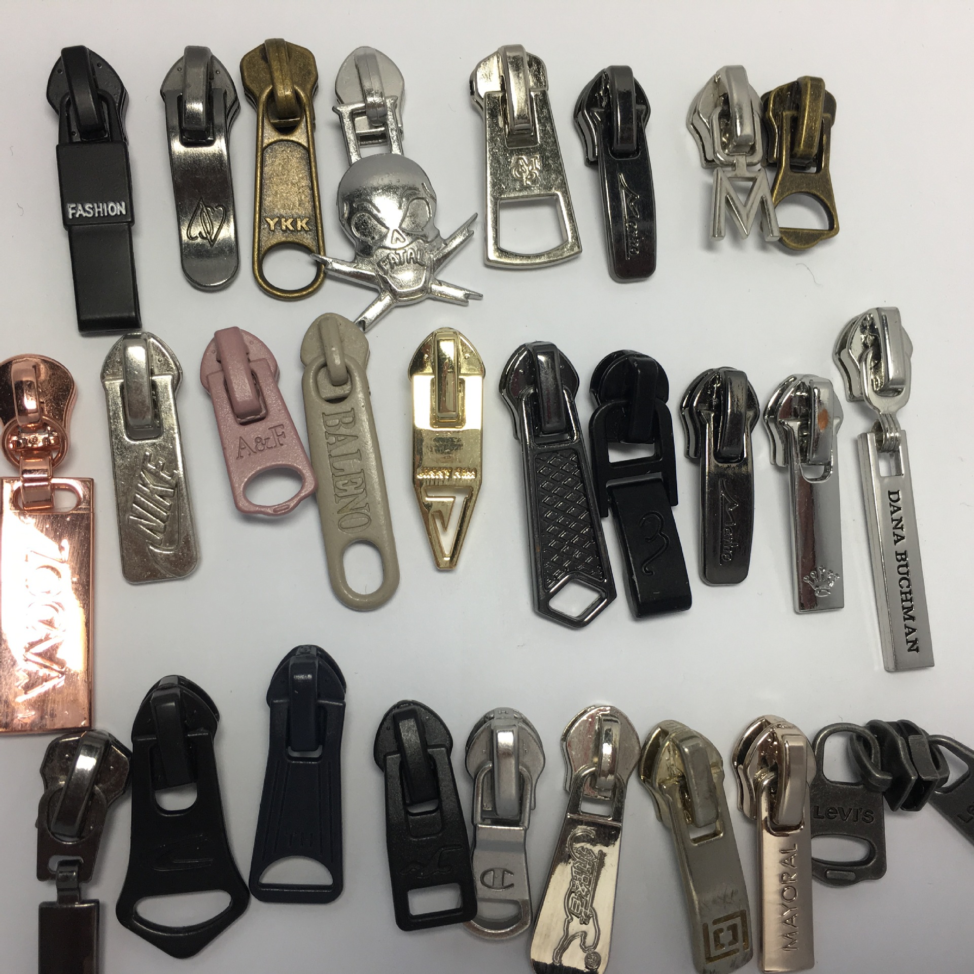 拉链头 定制拉链头。新款拉链头 公司品牌LG拉头。开模字母拉头-阿里巴巴
