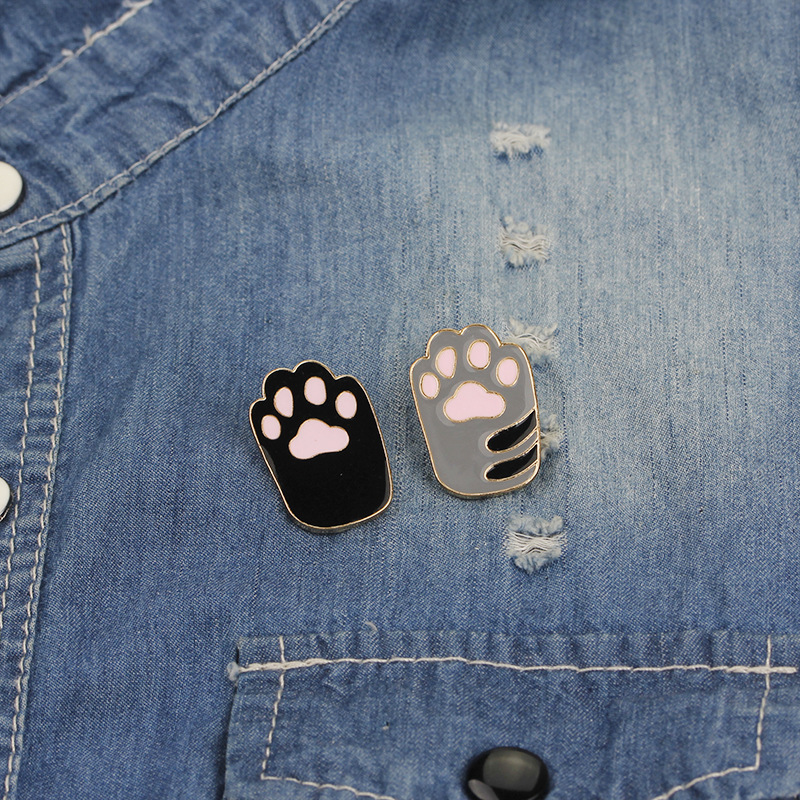 Explosion Brooch Cartoon Cute Cat Paw Clothing Accessories Wild Bag Brooch Accessories Hot Sale Wholesale Nihaojewelry display picture 4