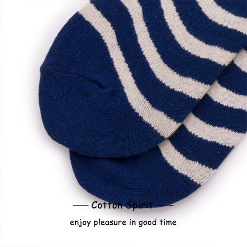 Cotton Spirit Wave Pattern Couple Trendy Matchable Socks Designer Spring and Autumn Season Simple Mid-Calf Socks