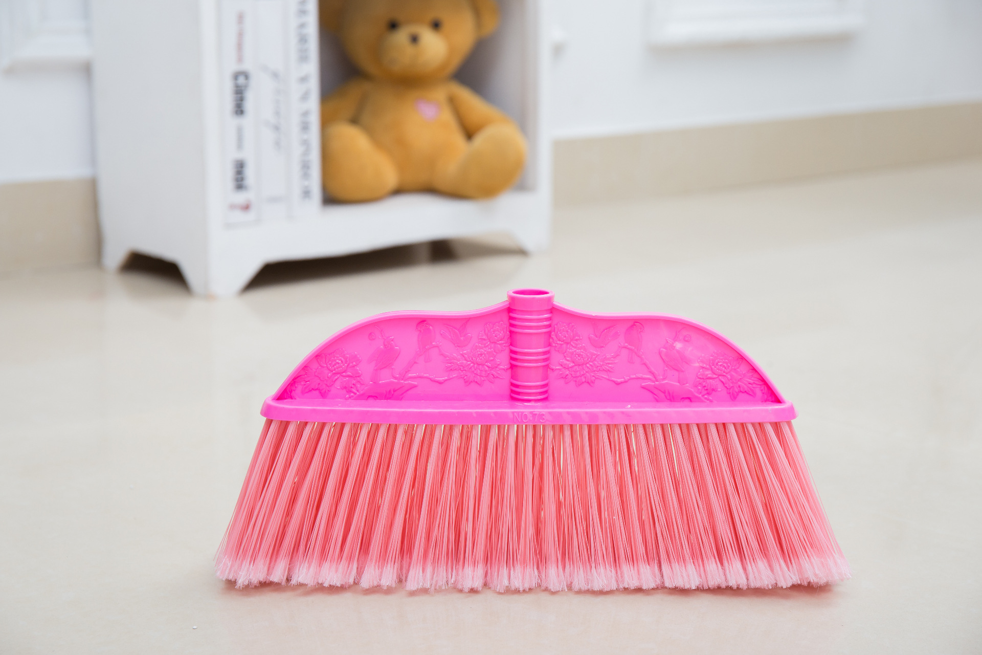 地摊货源 十元三把 扫帚