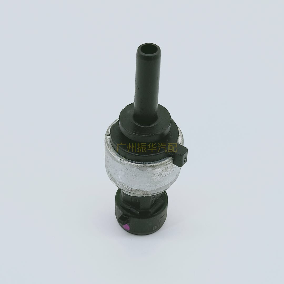 汽车机油压力传感器Q21-1041 17109AM 4097
