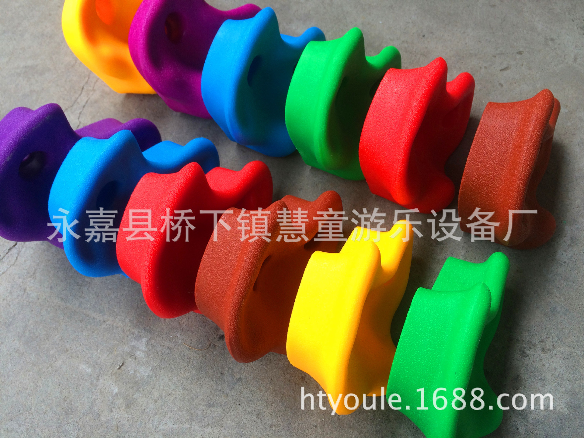 CACA2B58F5E55265D58682C403771A