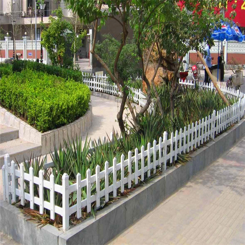 PVC围栏 塑钢围栏 PVC草坪护栏 塑钢花园围栏
