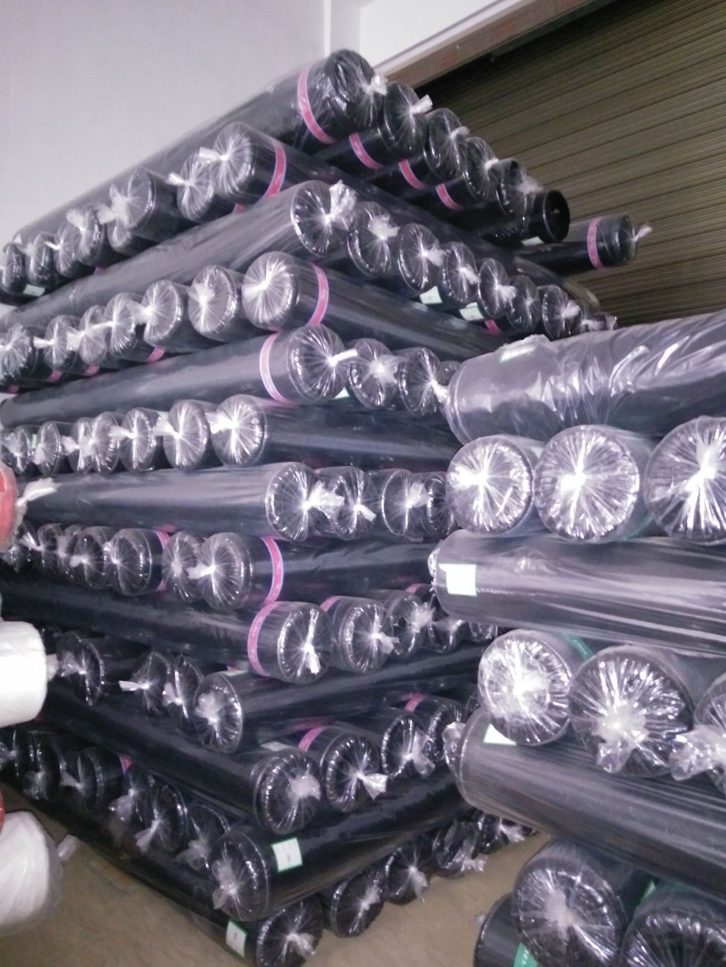 厂家直供大量现货210D牛津布黑丝白边成品已过胶黑色箱包面料里布