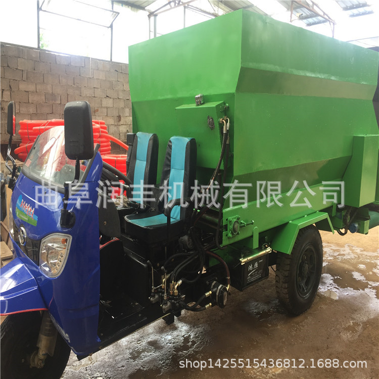 羊舍青贮抛料车 农用电动喂料车 三马车式机动撒料车