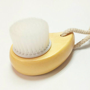 Manufacturer's Log Handle Facial Cleansing Brush, Heart-shaped Facial Cleansing Makeup Brush, Hand-made Hair-planting Comma Facial Cleansing Beauty Brush Cleaner