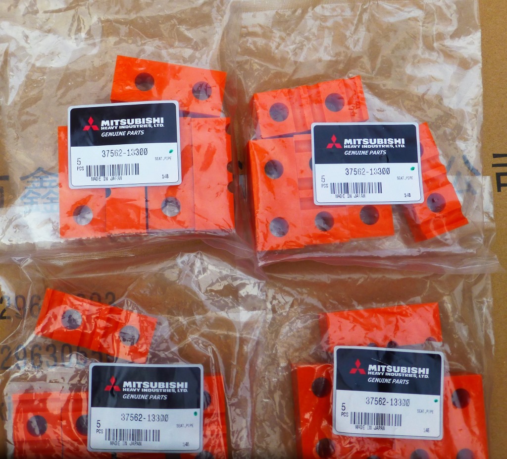 三菱S6R2油管夹37562-13300