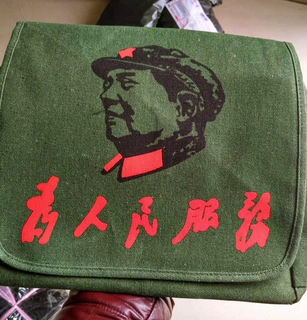 单肩斜挎背包雷锋五角星为人民服务复古包军绿 小红军小八路书包
