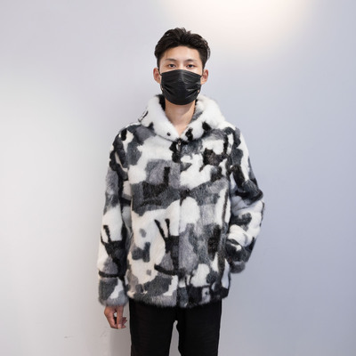 2018新款男士貂皮大衣整貂连帽短款白色水貂皮草迷彩带帽裘外套