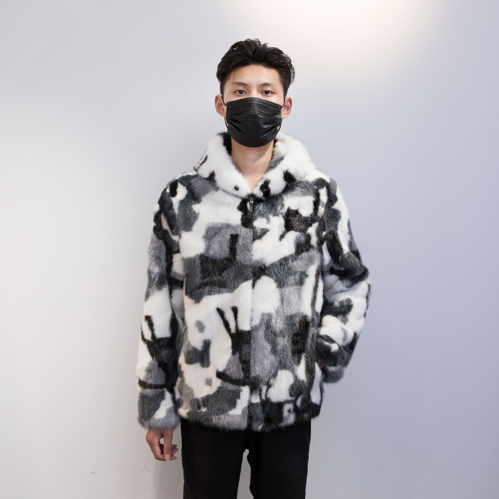 2018新款男士貂皮大衣整貂连帽短款白色水貂皮草迷彩带帽裘外套