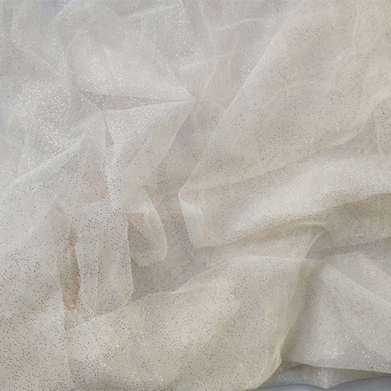 供应2018年新品爆款36眼底布小乱点烫金 时尚连衣裙面料 产地货源