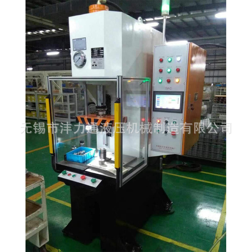 10吨数控单柱液压机-4