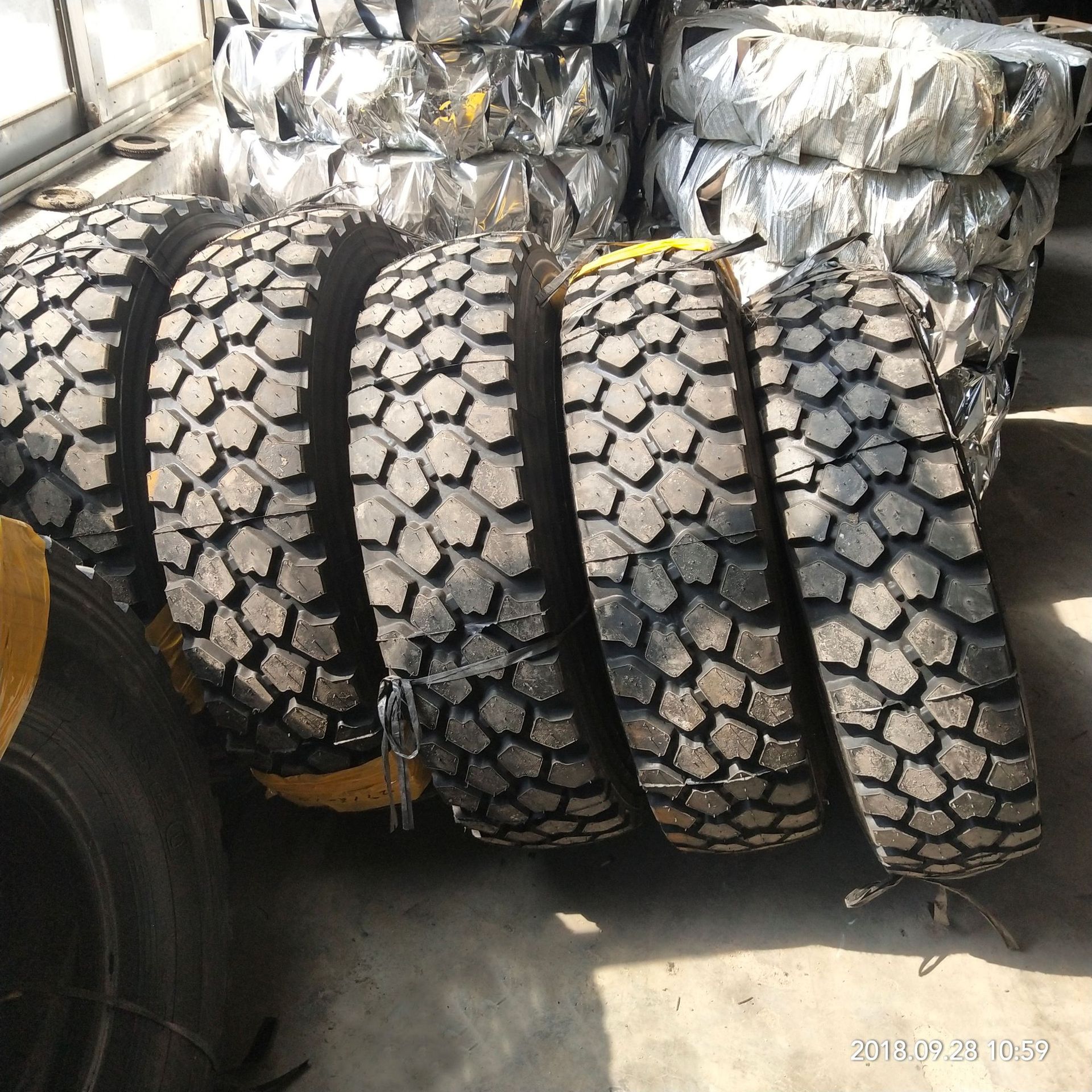 厂家直销255/100R16越野花纹依维柯2046专用轮胎黄海正品三包耐磨