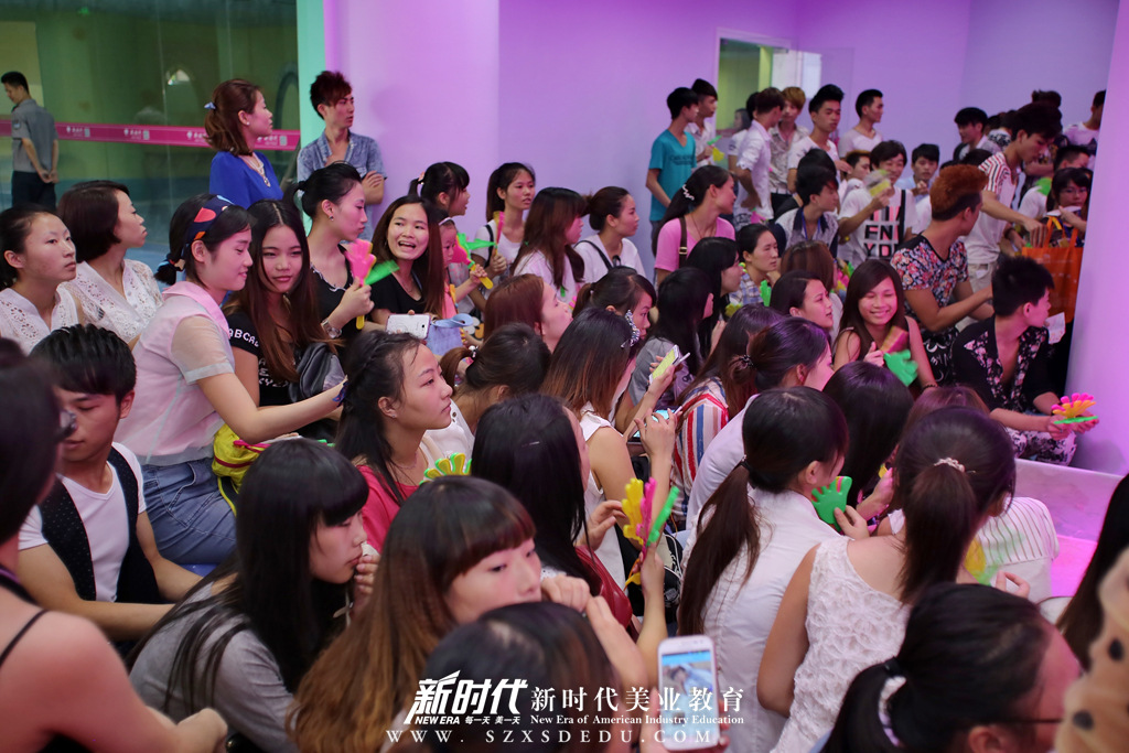 重庆哪里的美容学校好啊？新时代化妆培训学校 高校合作