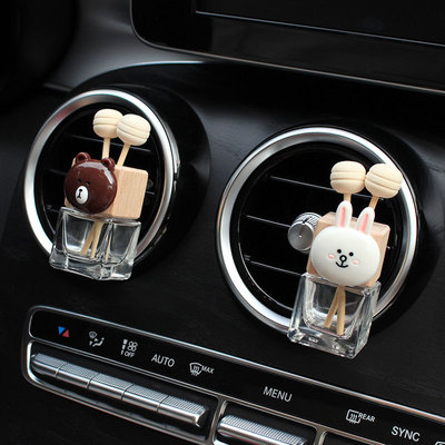 Car accessories, creative arts, car exhaust, perfume bottle, car air conditioner, air vent, aromatherapy and lasting fragrance.