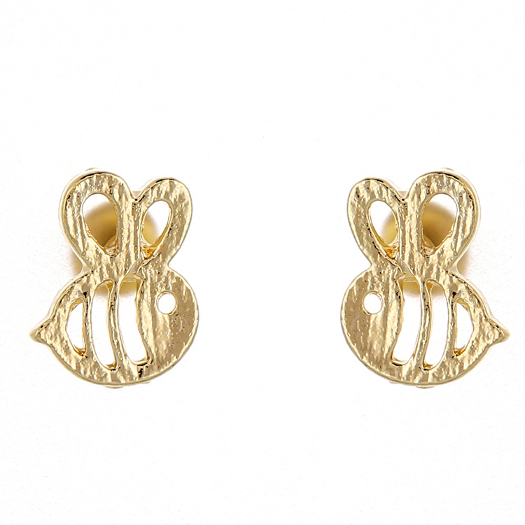 Silver pointed spike labret stud material detail