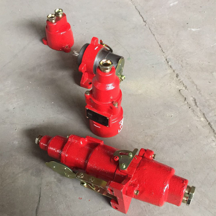 2.5T防爆电瓶电机车生产厂家  矿用蓄电池电机车 电机车防爆插销