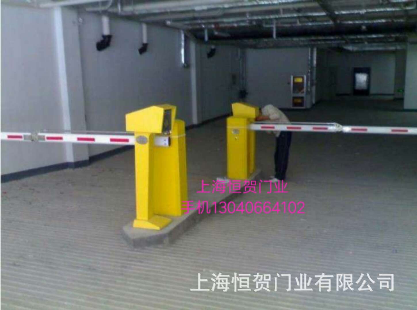 批发工厂道闸，栅栏道闸机，曲臂道闸，防砸道闸杆